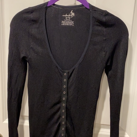 Free People Snap Close Sexy Scoop Neck Top EUC - Picture 2 of 9